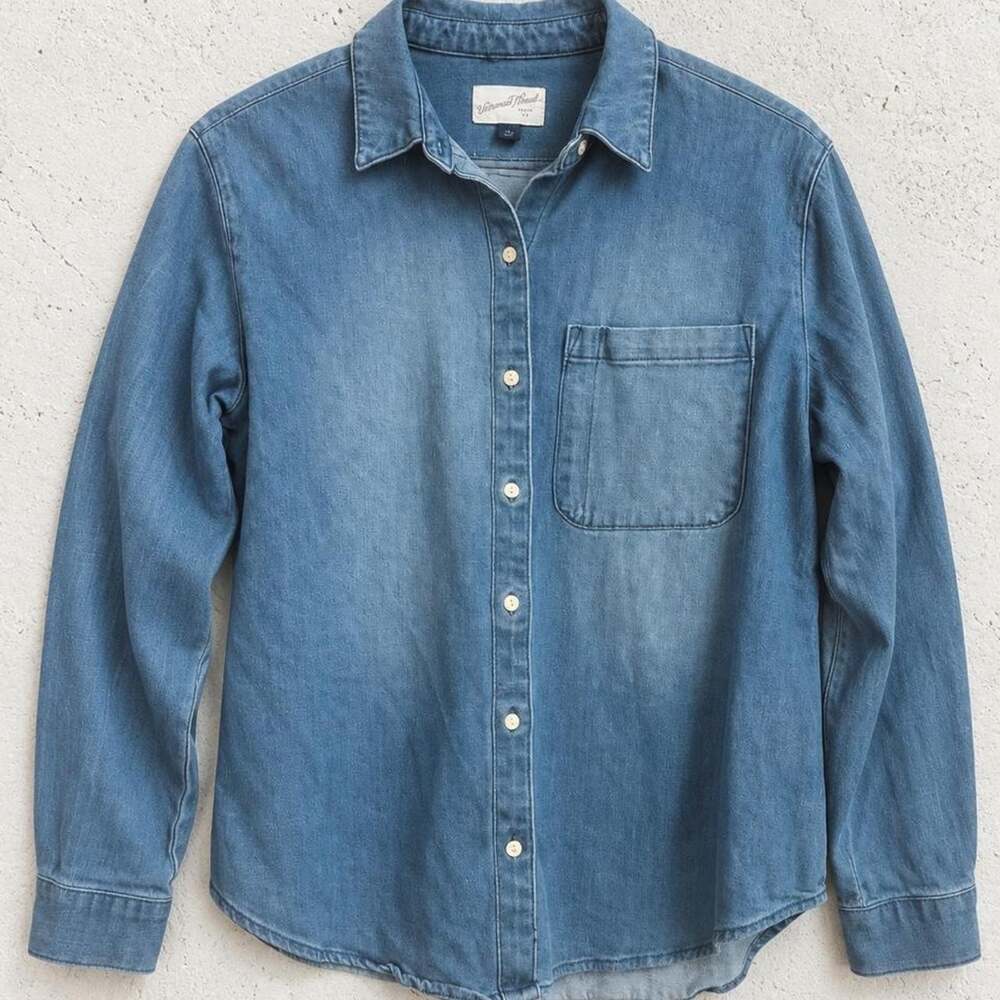 Universal Thread Denim Button Down Shirt Women’s S Blue Minimalist Casual